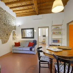 https://sweet-home-santa-trinita.it-tuscanyhotel.com